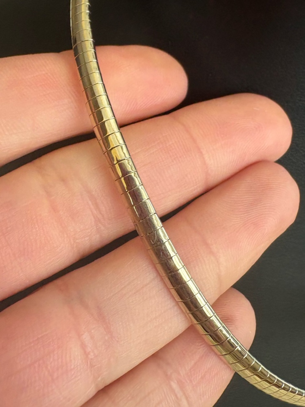 Gold tone omega necklace 16.25 inches - Picture 4 of 8